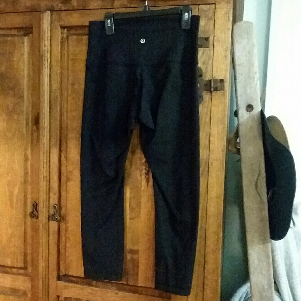 Black Lululemon Athletica leggings/tights.